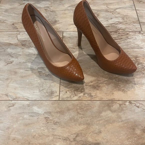 Pumps - Picture 3 of 5